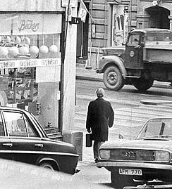 Knut Åkerman på promenad