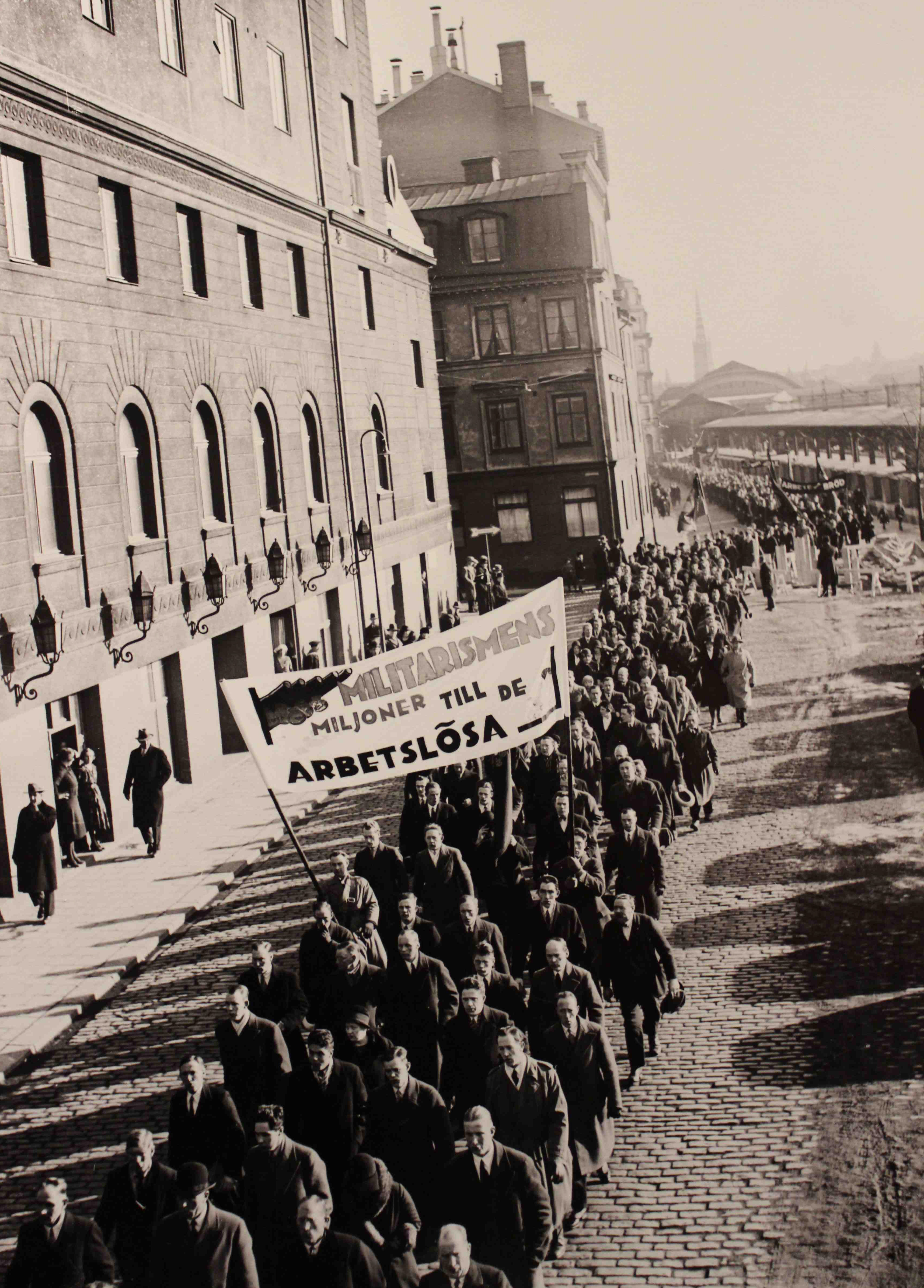 Militarismens miljoner år de arbetslösa
