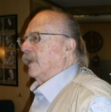 – Den akademiska traditionen förkrymper, sade Jan Myrdal under stämman i Varberg. 