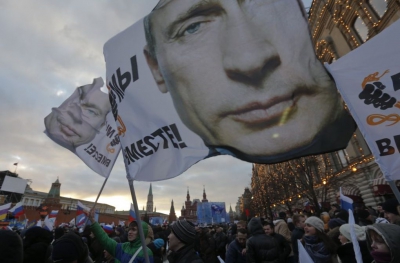 Demonstration &quot;Vi är tillsammans&quot; till stöd för annekteringen av Ukrainas Krim till Ryssland Röda torget i Moskva den 18 mars