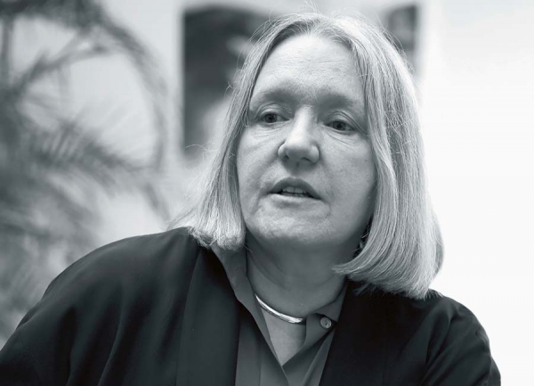 En rovdjurslogik har spridit sig i samhället sedan 1980-talet. Det handlar om vinst – till varje pris. Även den politiska makten har infiltrerats av rovdjurslogi¬ken, förklarar Saskia Sassen och säger att hon inte har något förtroende för politikerna. ”De gör inte läxan.”