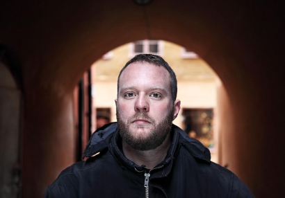 Kalle Holmqvist skriver för att åtgärda en informationsbrist – och för att förändra världen.